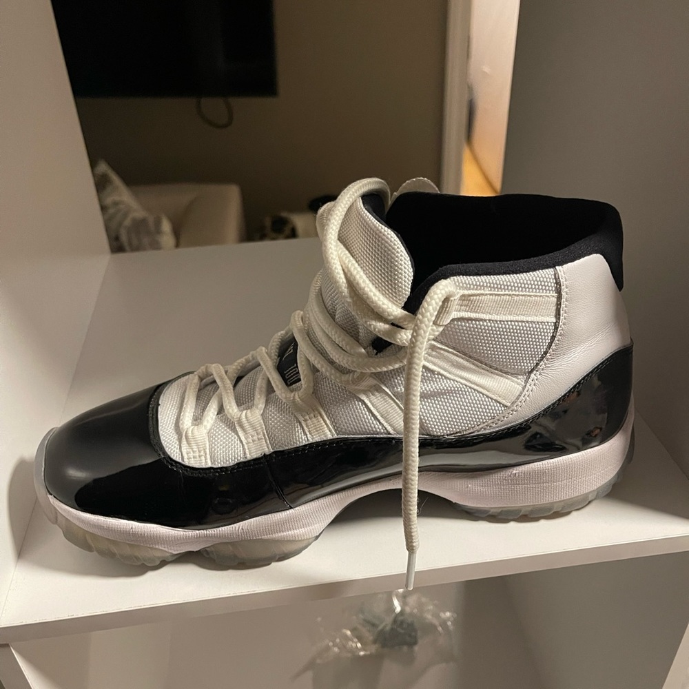 Nike Air Jordan XI 11 Retro Concord 2018 Men’s Size 9.5 White Black 378037-100 - Picture 6 of 12